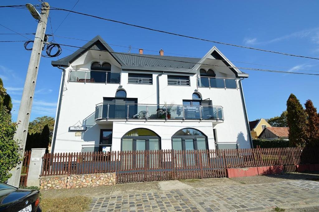 Nora Haz Hajduszoboszlo Hotel Екстериор снимка